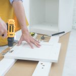 Okres budowy domu jest nie tylko ekscentryczny ale dodatkowo niezwykle skomplikowany.